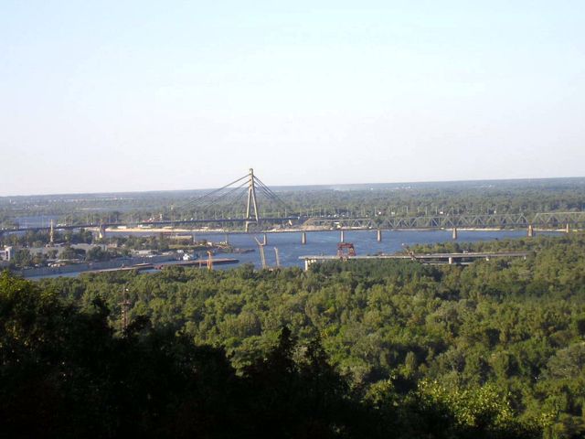 http://www.kievtown.net/img/moskovsky_bridge_1.jpg